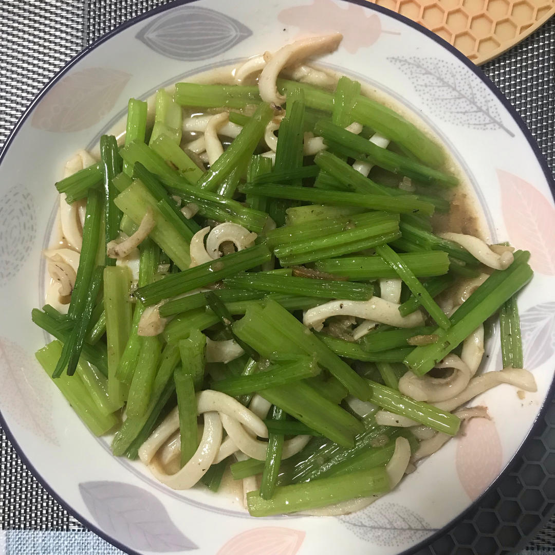 芹菜炒鱿鱼