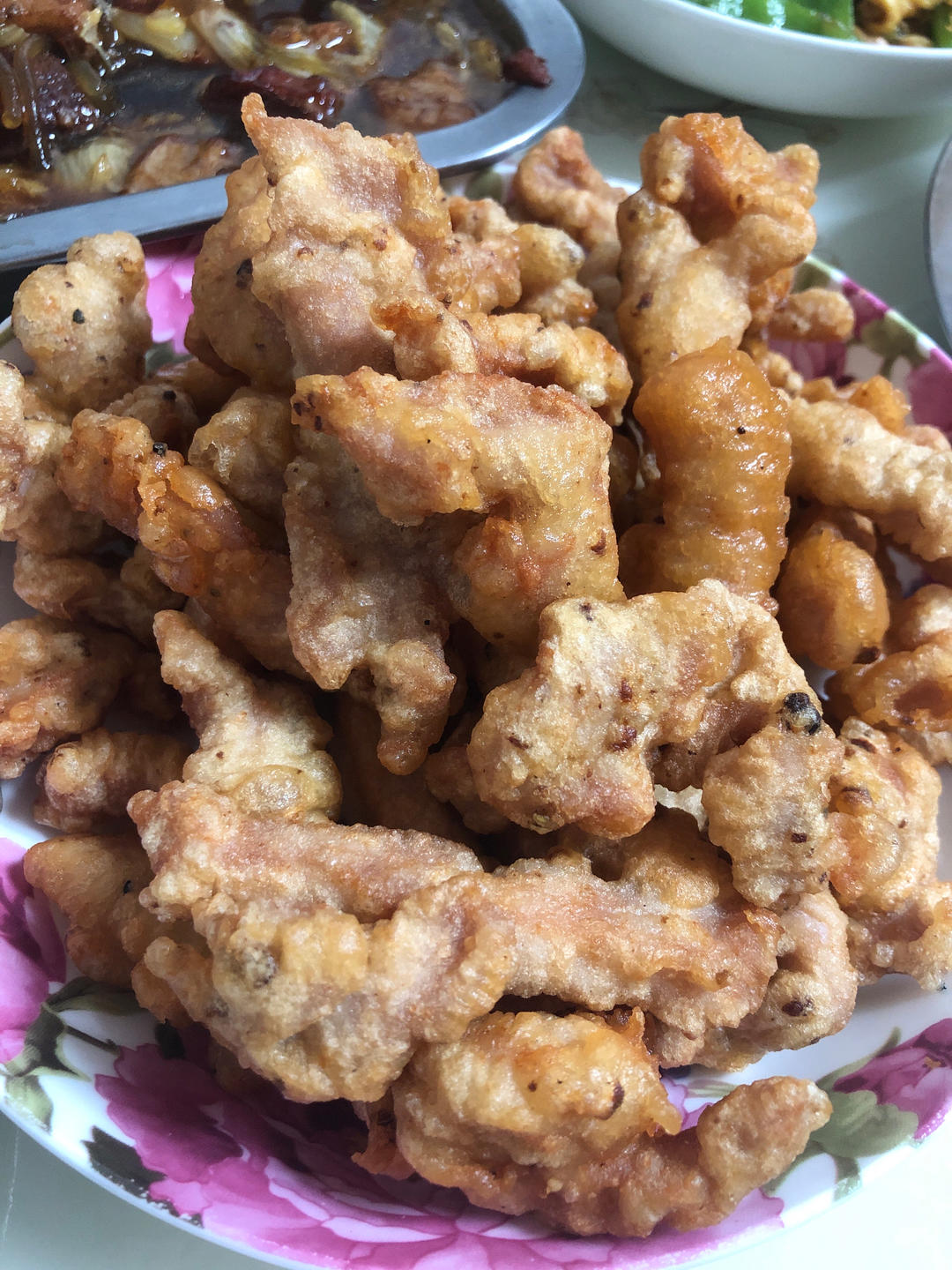 饭店的小酥肉为啥那么酥脆，到底用面粉还是淀粉炸，教你正确做法