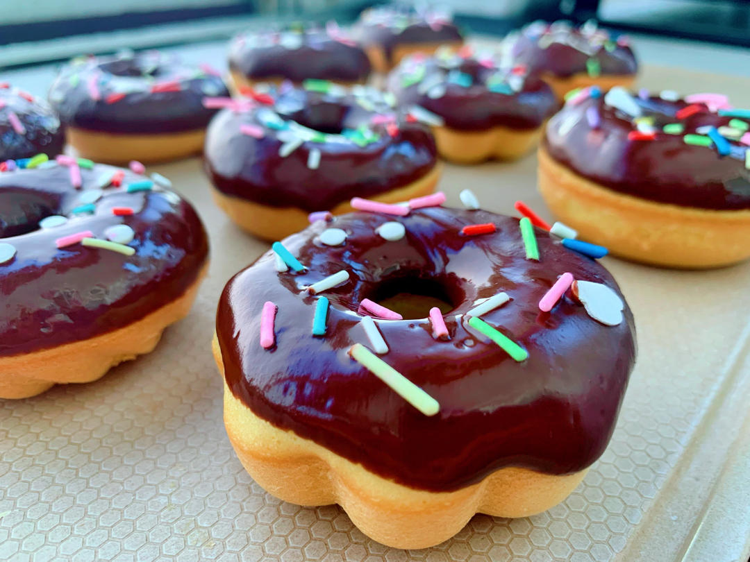 小腹三层非一日之馋阿做的治愈系巧克力甜甜圈(12个)