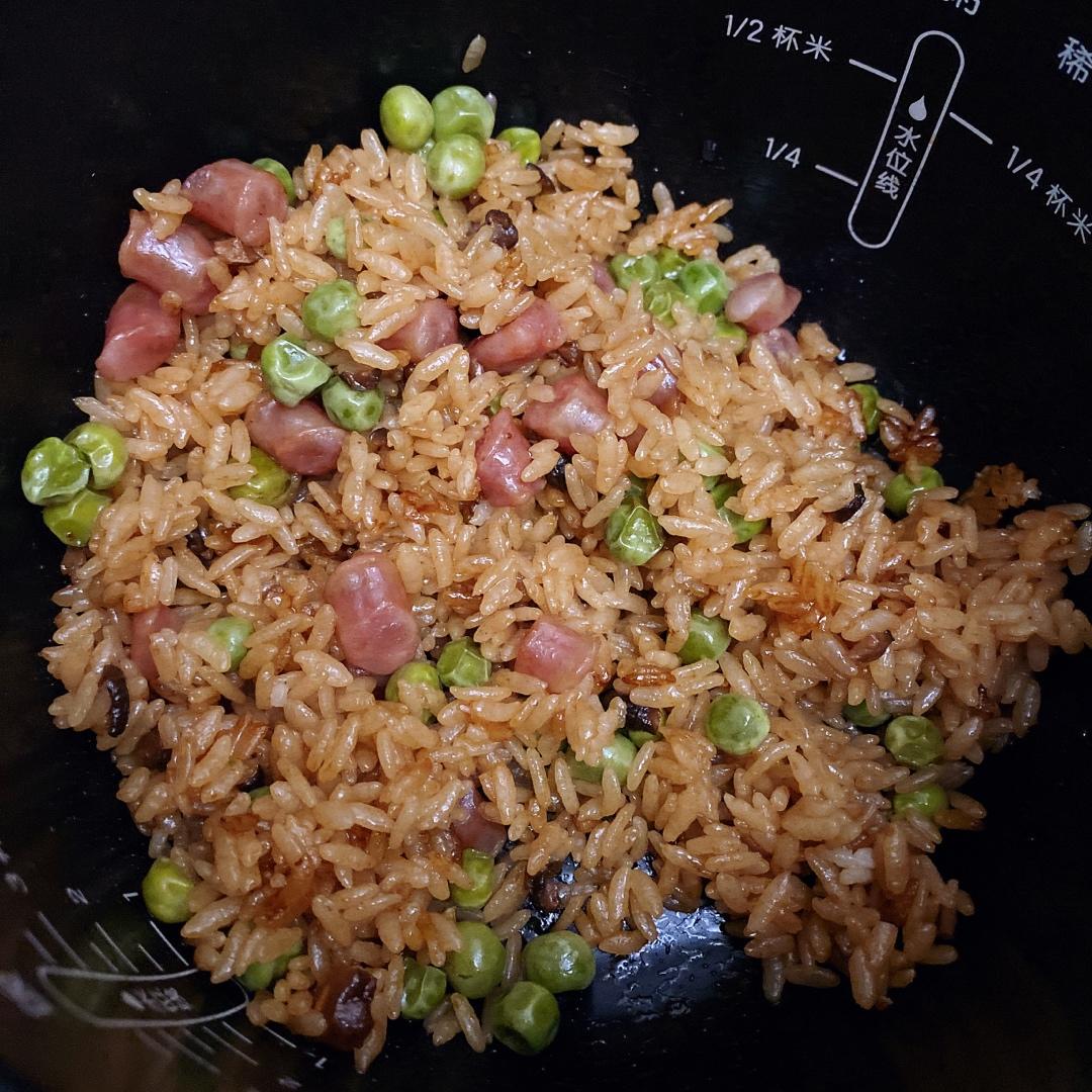 懒人电饭锅香肠焖饭/煲仔饭