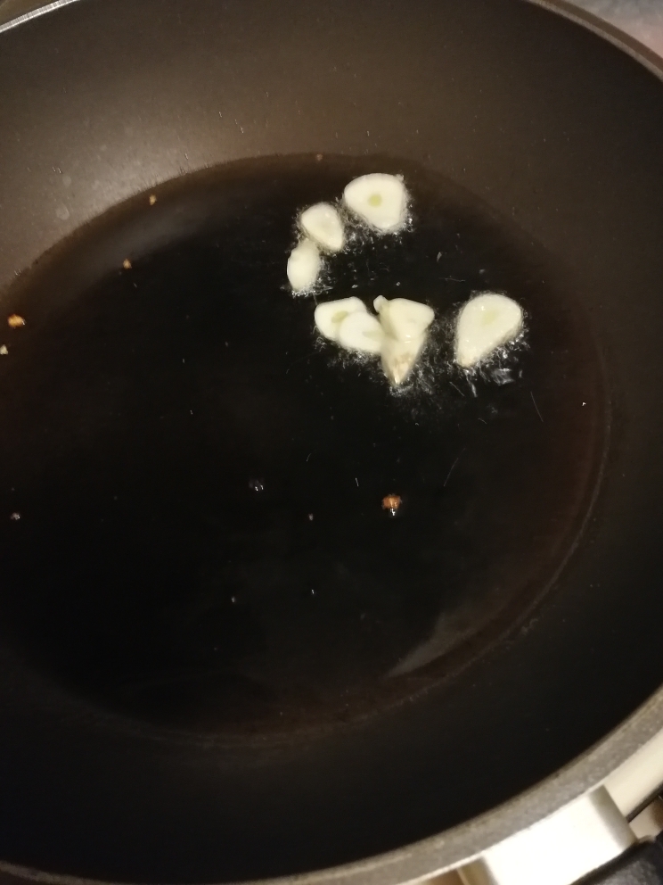 芦笋口蘑炒彩椒的做法 步骤4