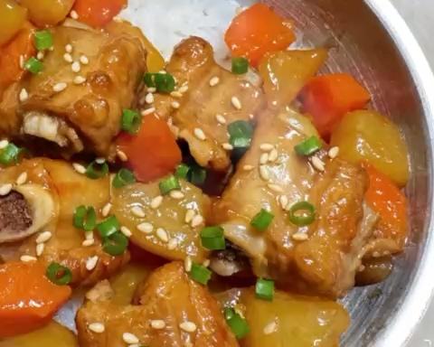 土豆焖排骨