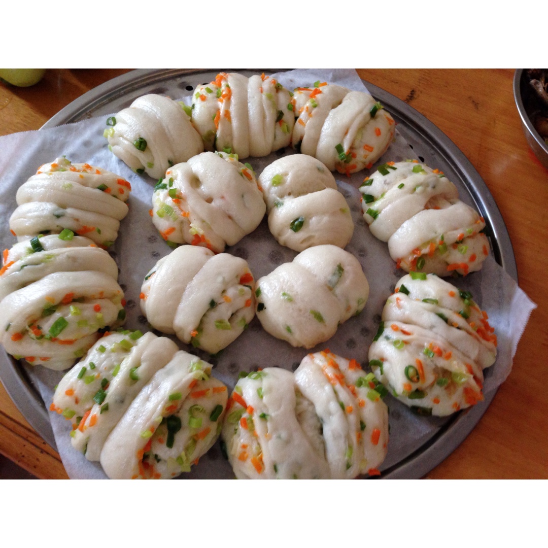 最好吃的火腿葱香花卷—附让葱不变黄的小窍门