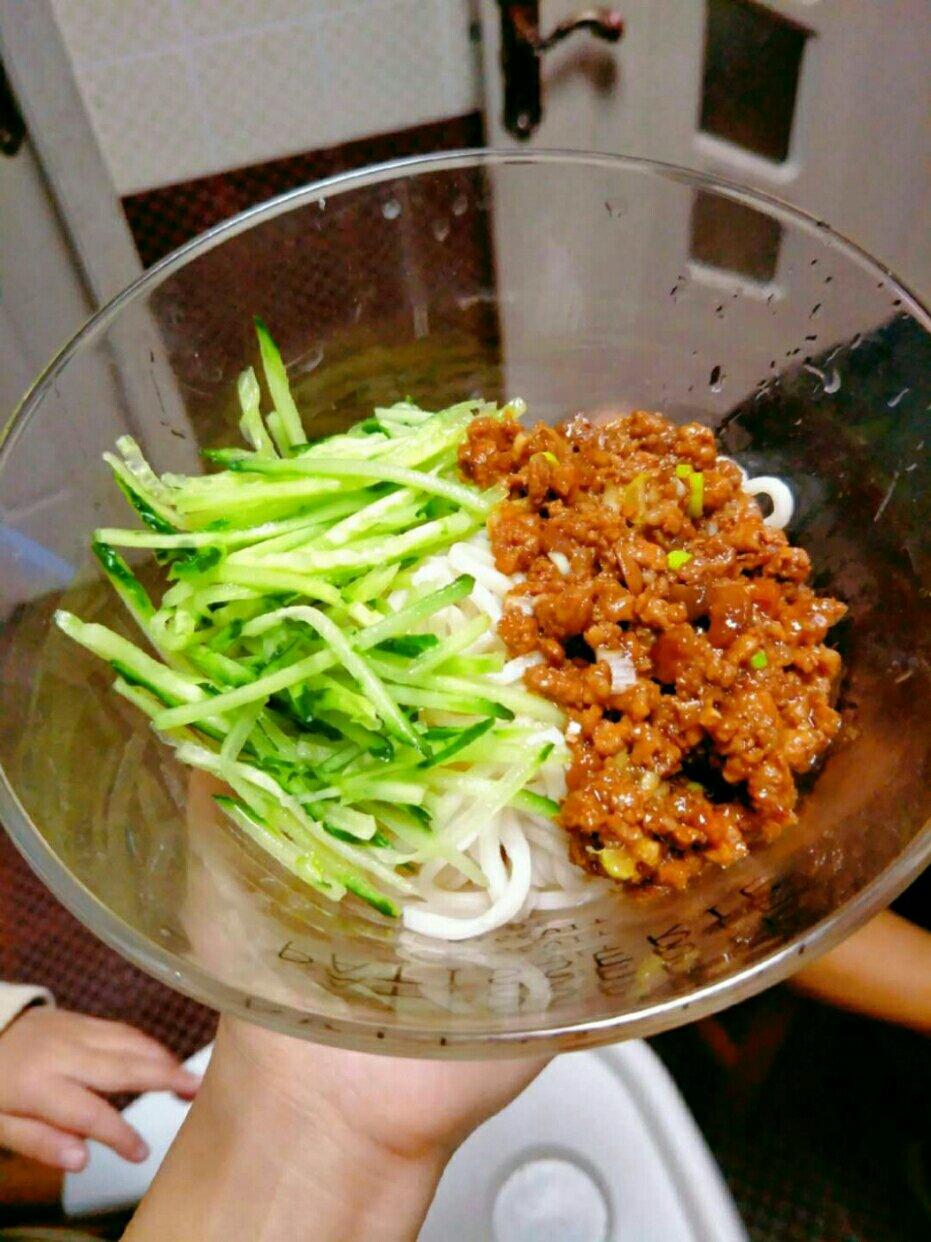 今天吃什么-2做的炸酱面