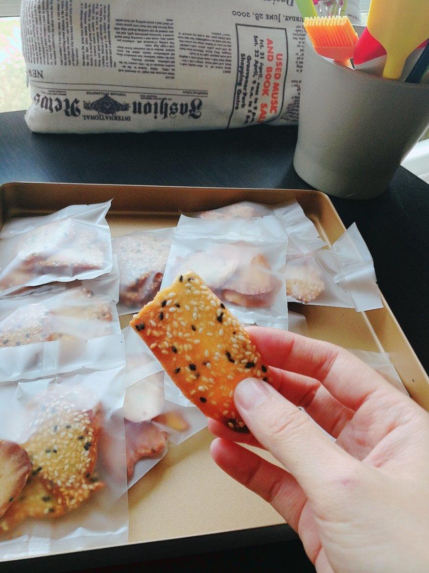 芝麻薄脆蛋白饼干
