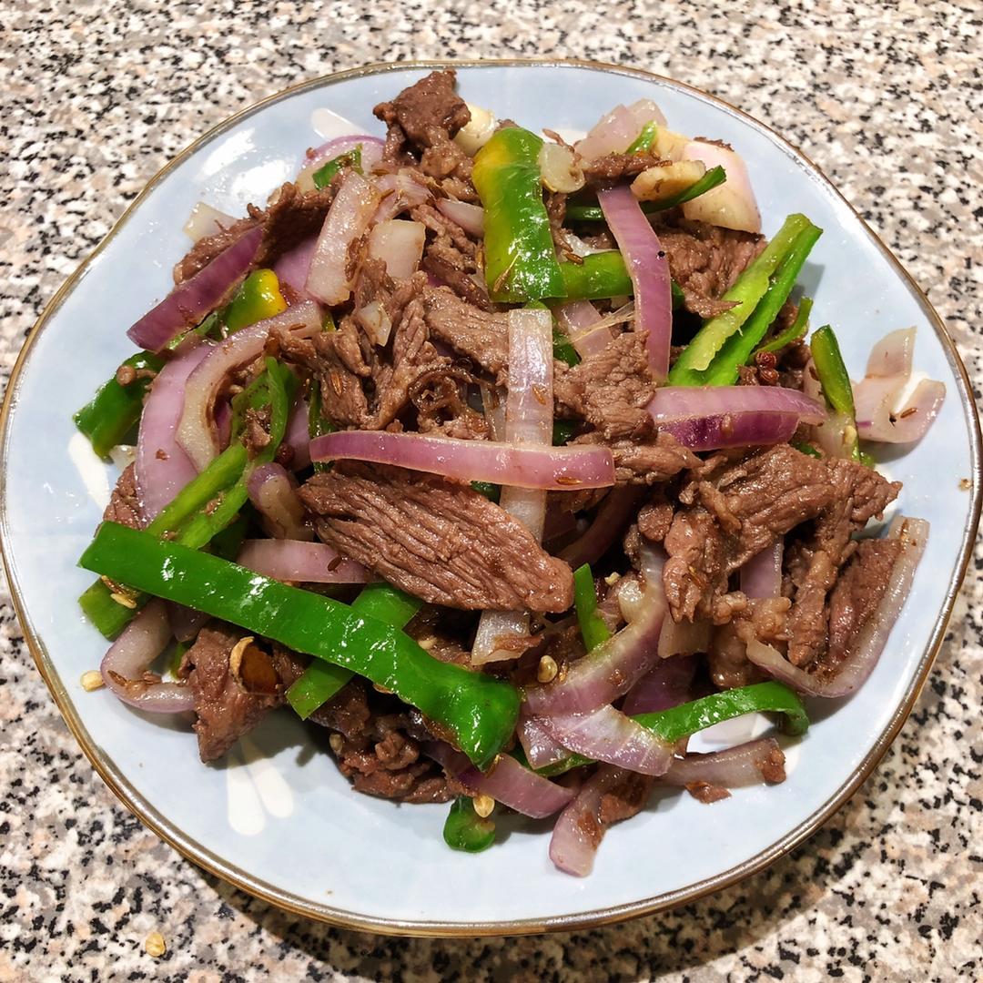 孜然洋葱炒牛肉粒