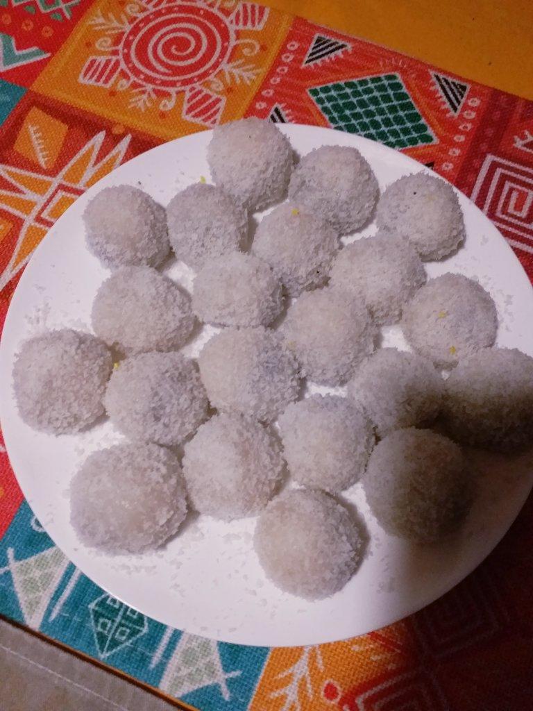花生黑芝麻汤圆