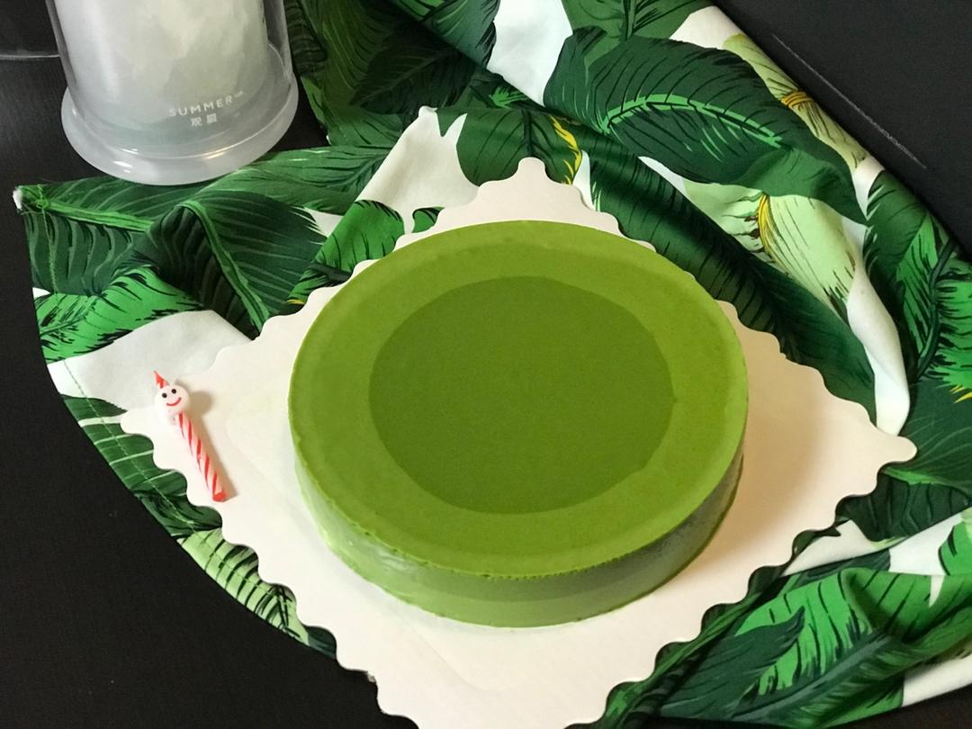 渐变抹茶慕斯蛋糕