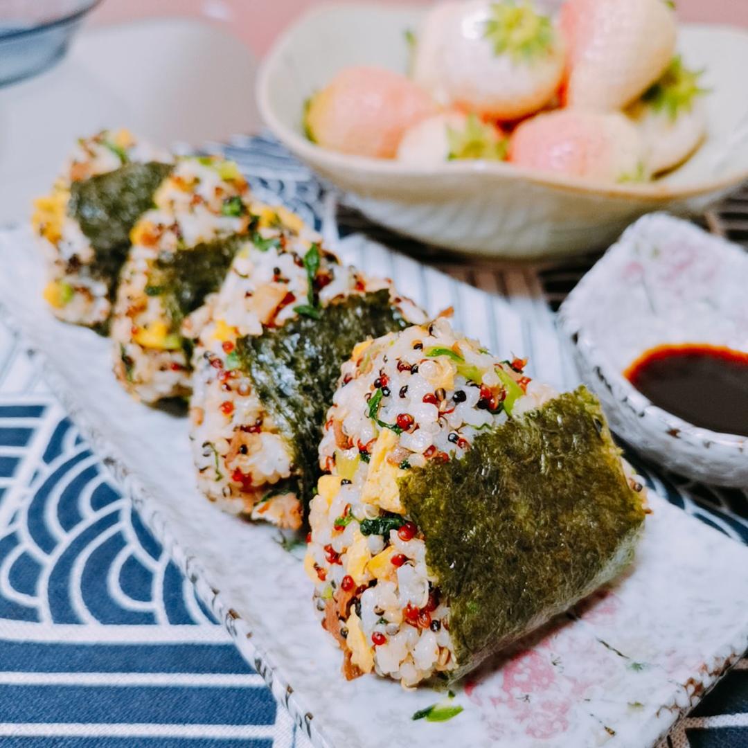 藜麦牛肉油菜饭团