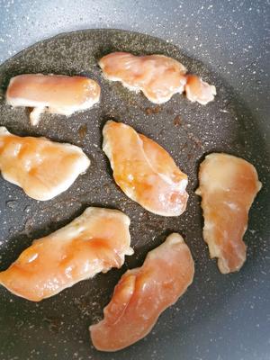 香煎鸡胸肉的做法 步骤4
