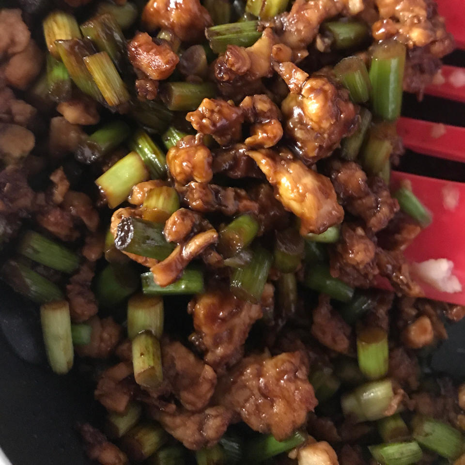鸡丁炒蒜苔