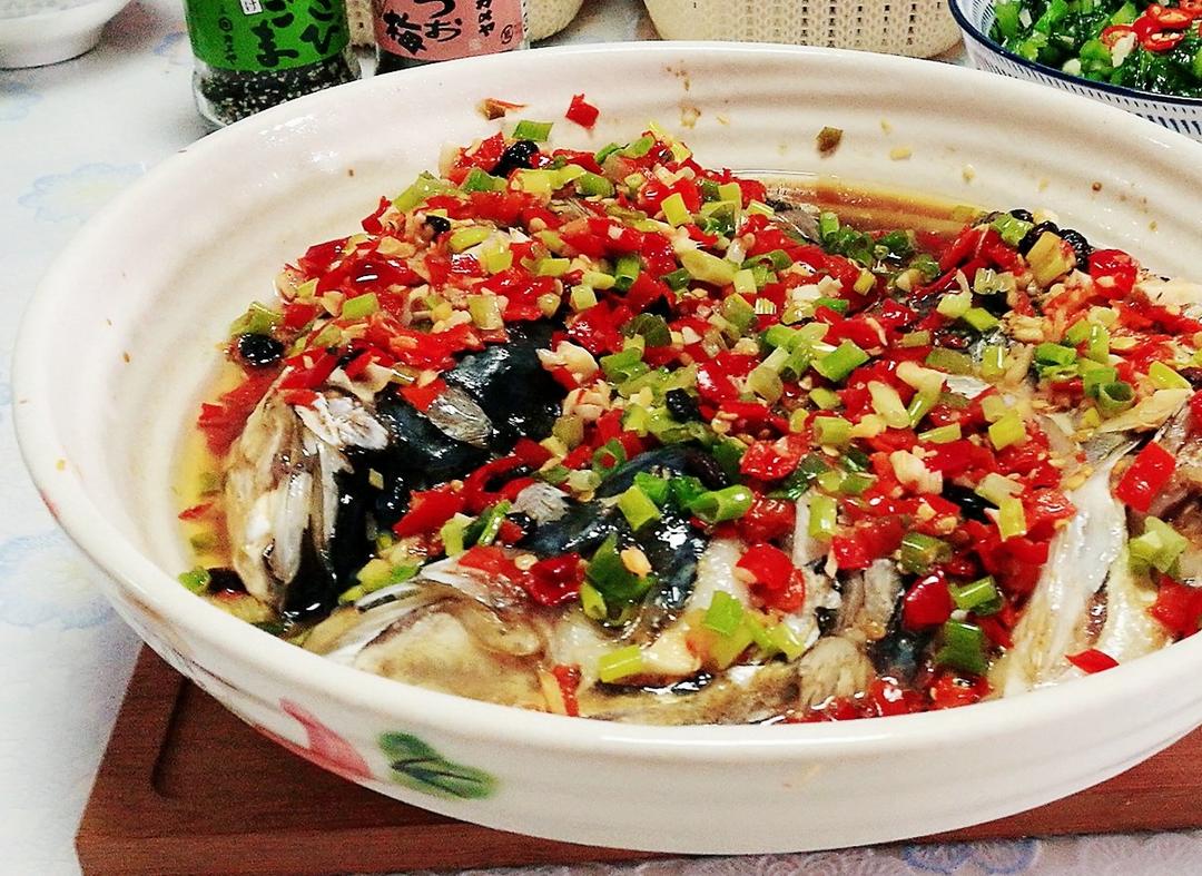 湘味十足的剁椒鱼头