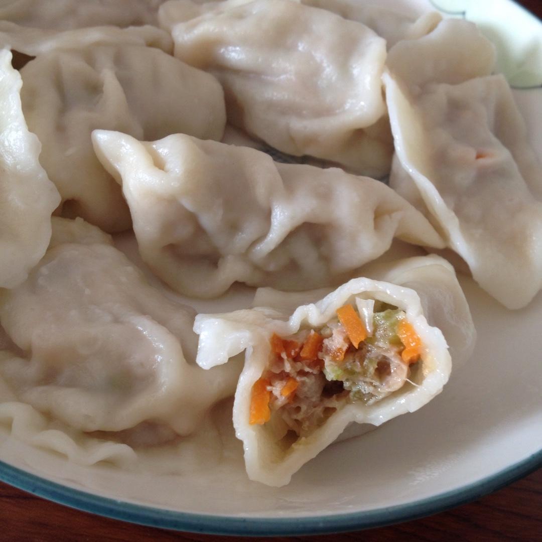 芹菜胡萝卜猪肉水饺