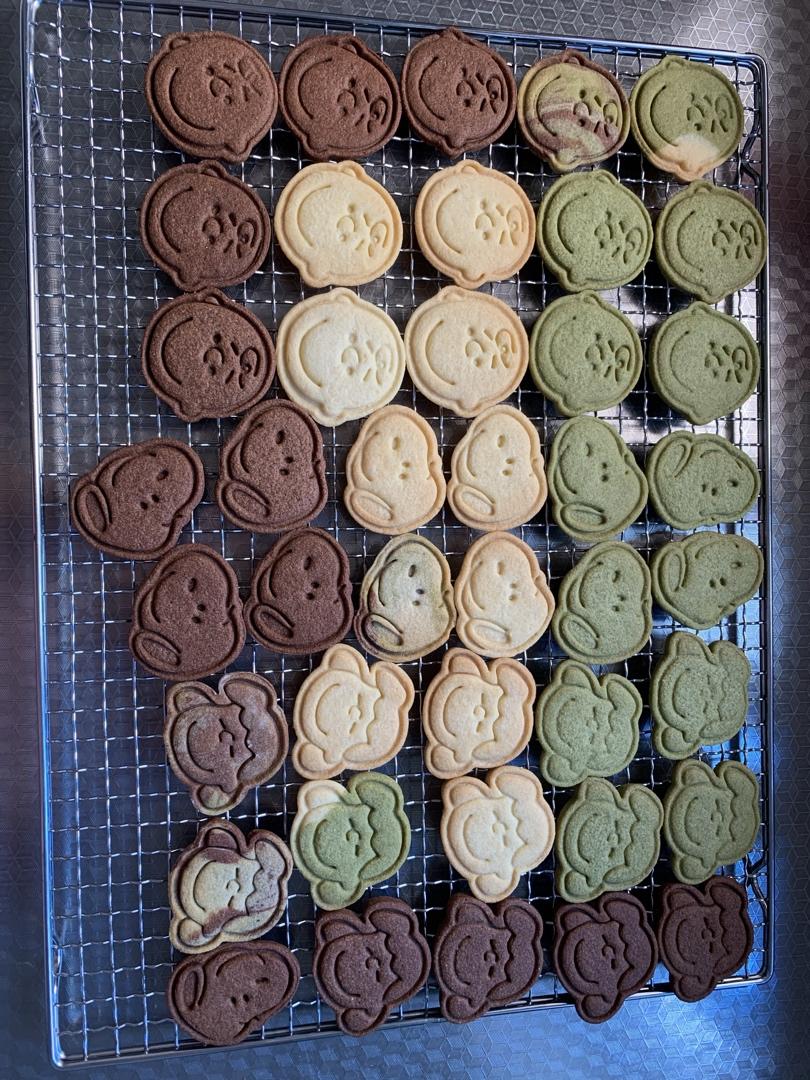 你和貌美平整的饼干只差了一块烤盘的距离（可做翻糖糖霜饼干底）