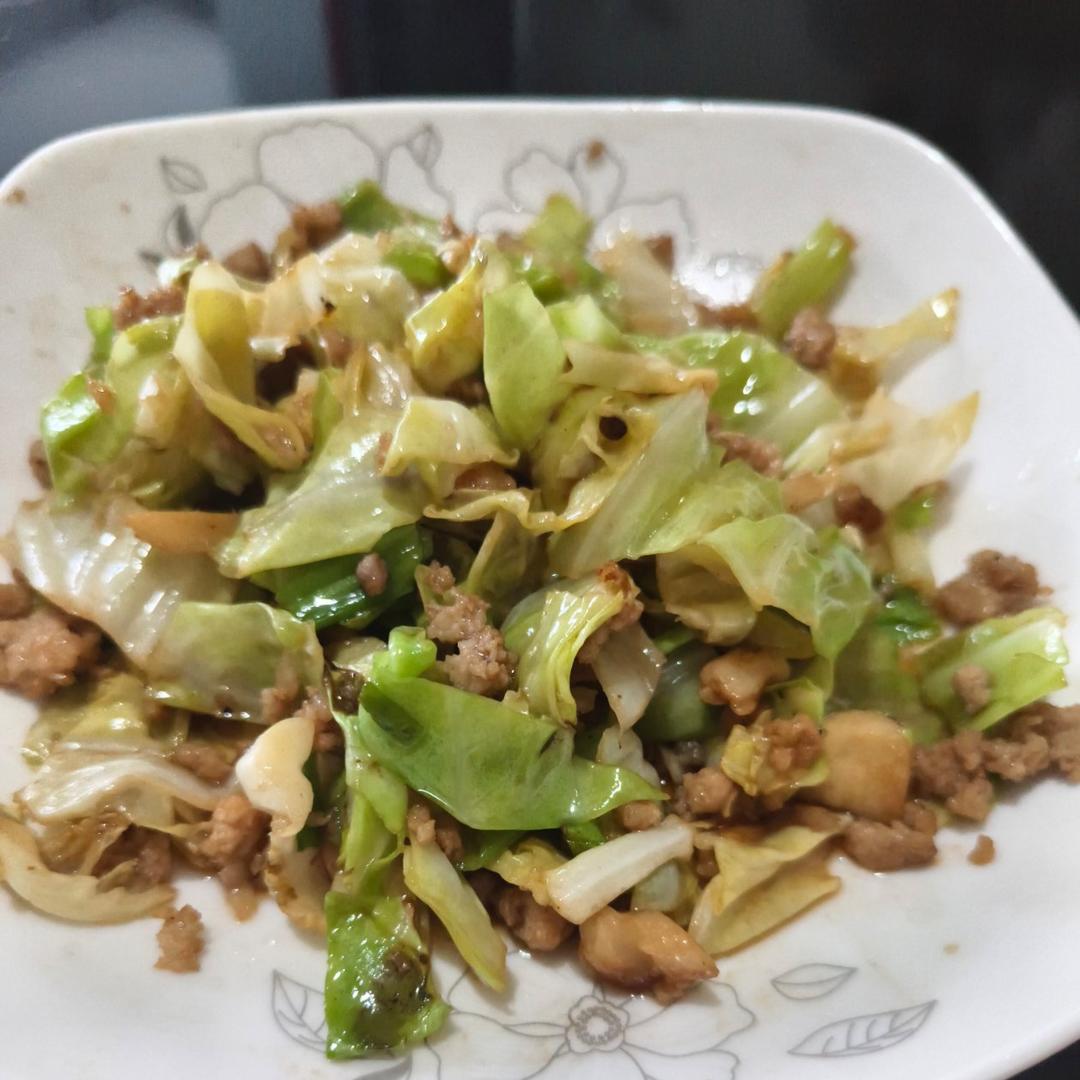 包菜这样炒才下饭，又香又好吃，次次做都光盘