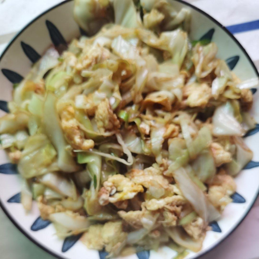 超级下饭的家常菜！给肉都不换的包菜炒鸡蛋