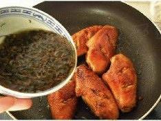 梅干菜烧鸡翅的做法 步骤5