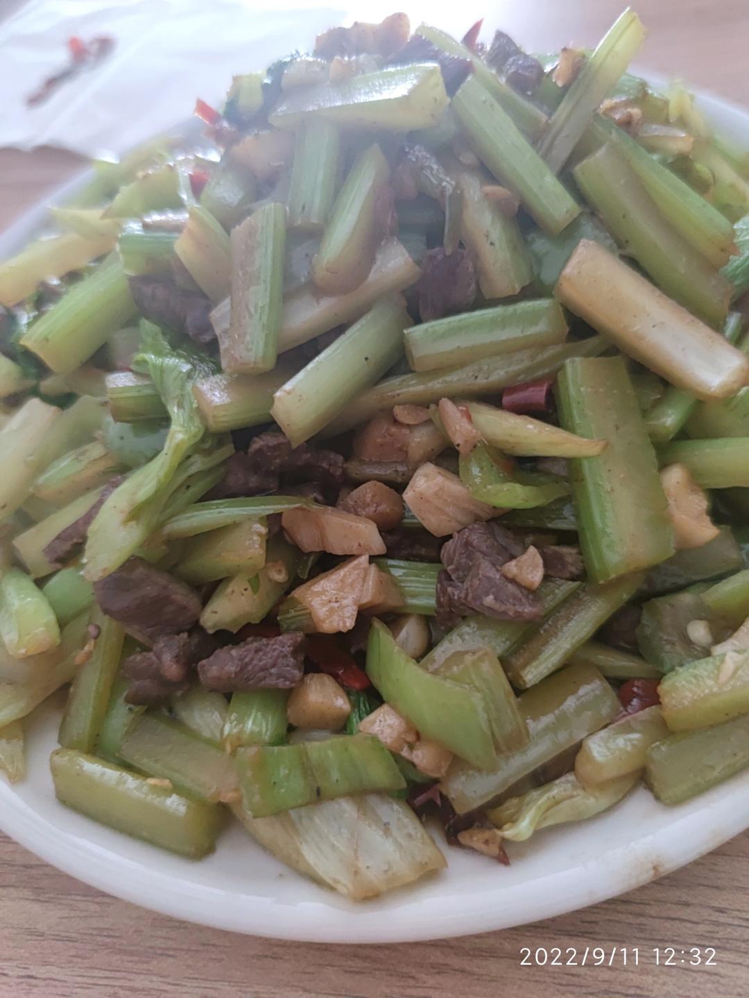 小炒黄牛肉，肉嫩味香！太好吃了简直是米饭杀手！