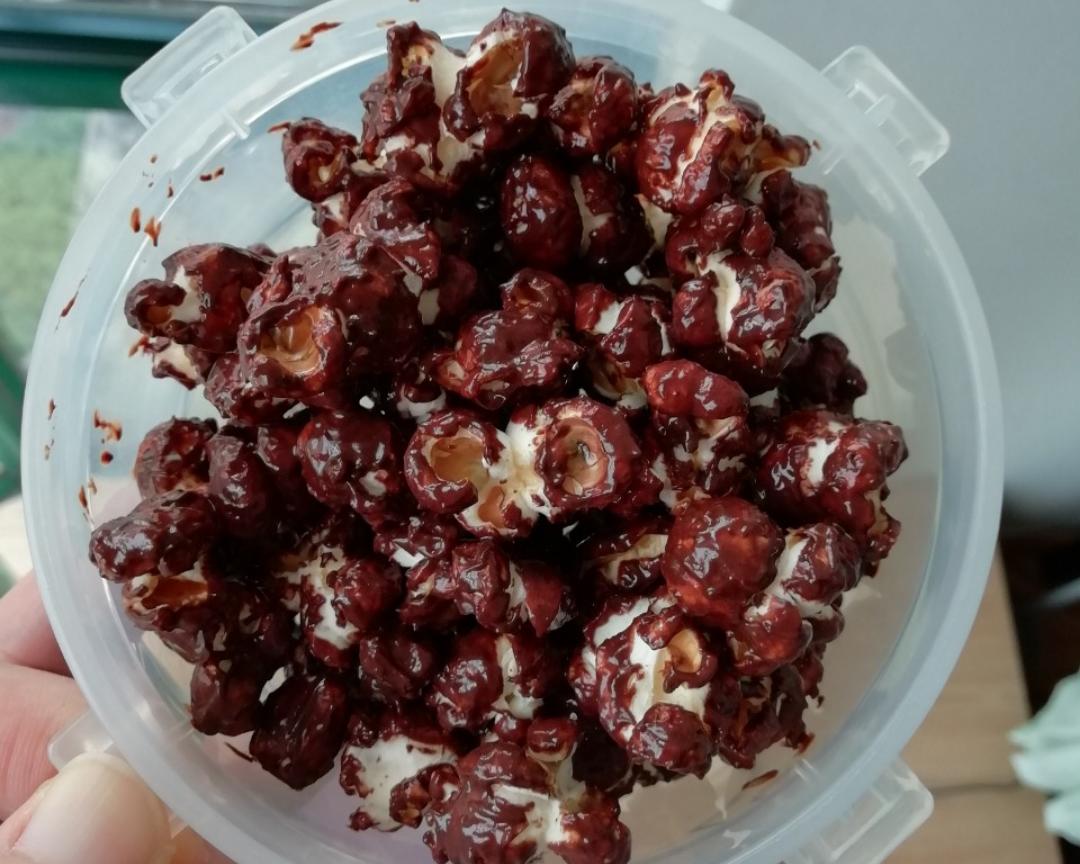 巧克力酱爆米花