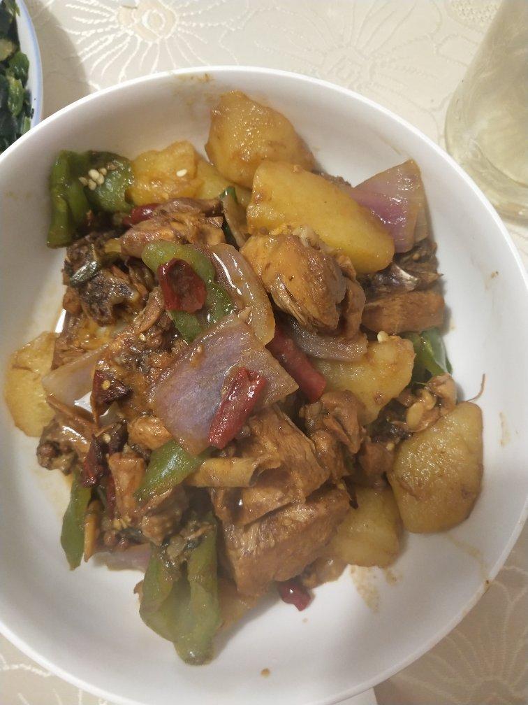 土豆炖鸡块