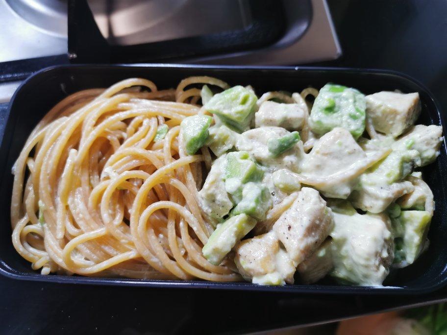 小清新牛油果火腿意面