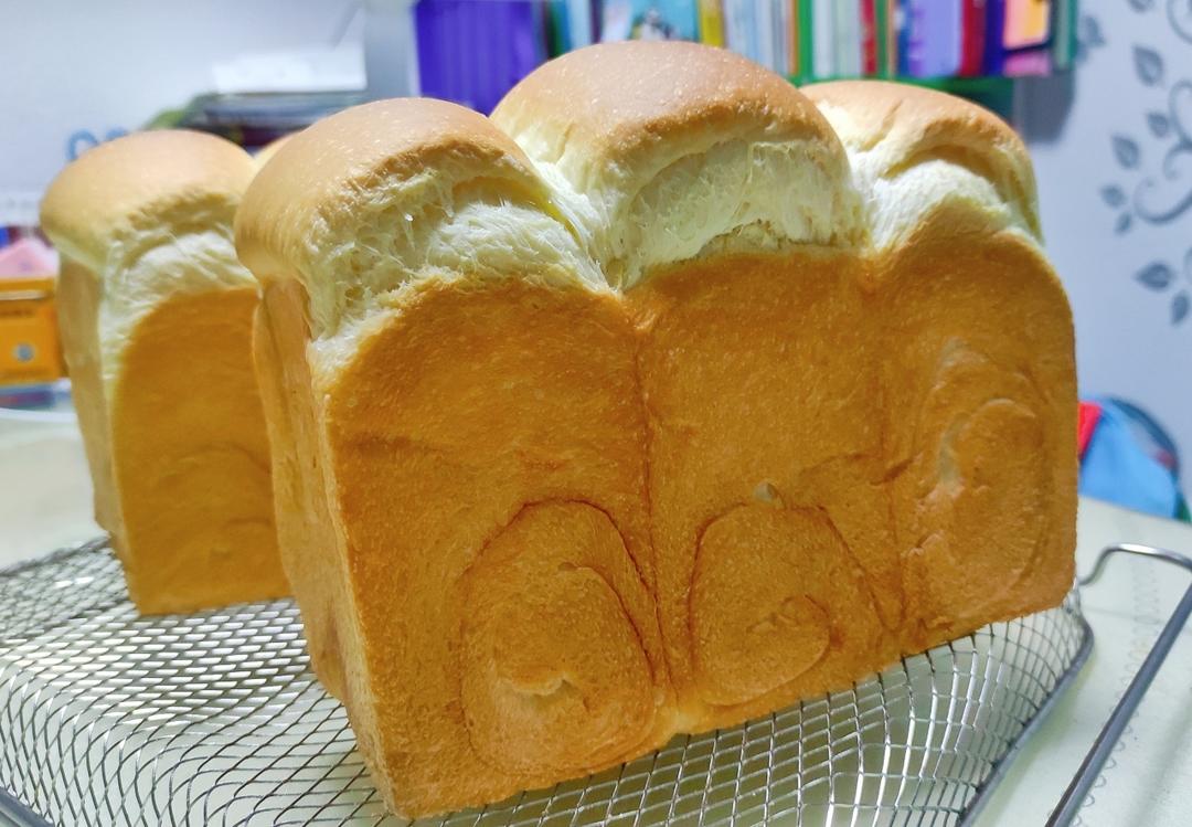 鲜奶牧场吐司制作揭秘，绵密的吐司谁不爱啊