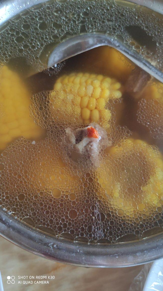 就像有句话所说：成年人的世界里，从来就没有“容易”二字。很多时候，你只能单枪匹马，直面生活的兵荒马乱。