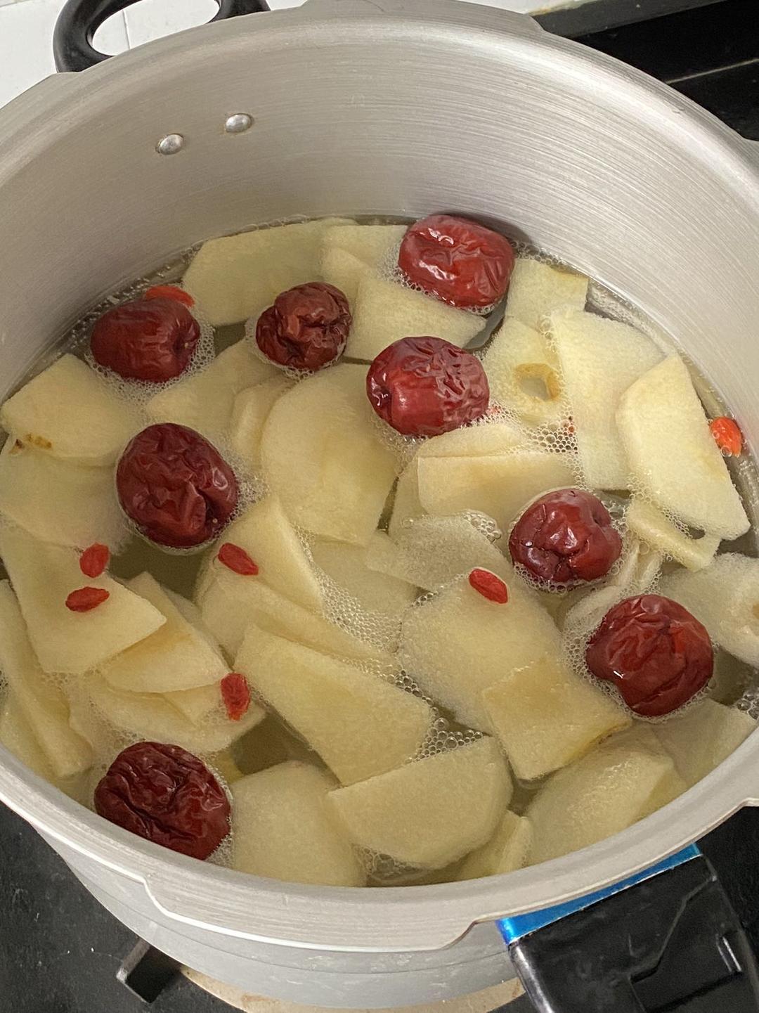 补血润肺的苹果枸杞汤