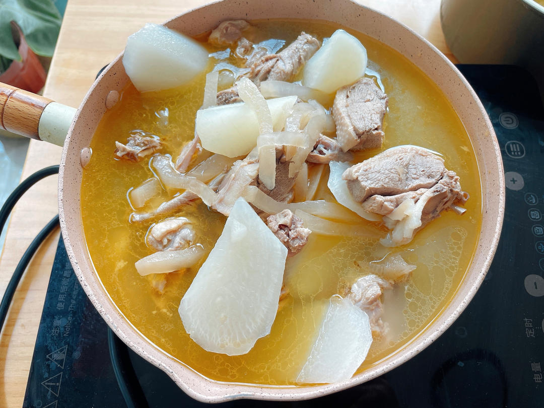萝卜比鸭好吃的酸萝卜老鸭汤（也可以作为火锅底料呢）