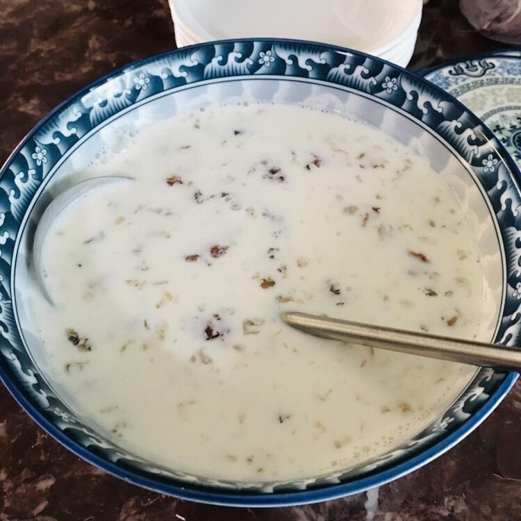 牛奶炖桃胶