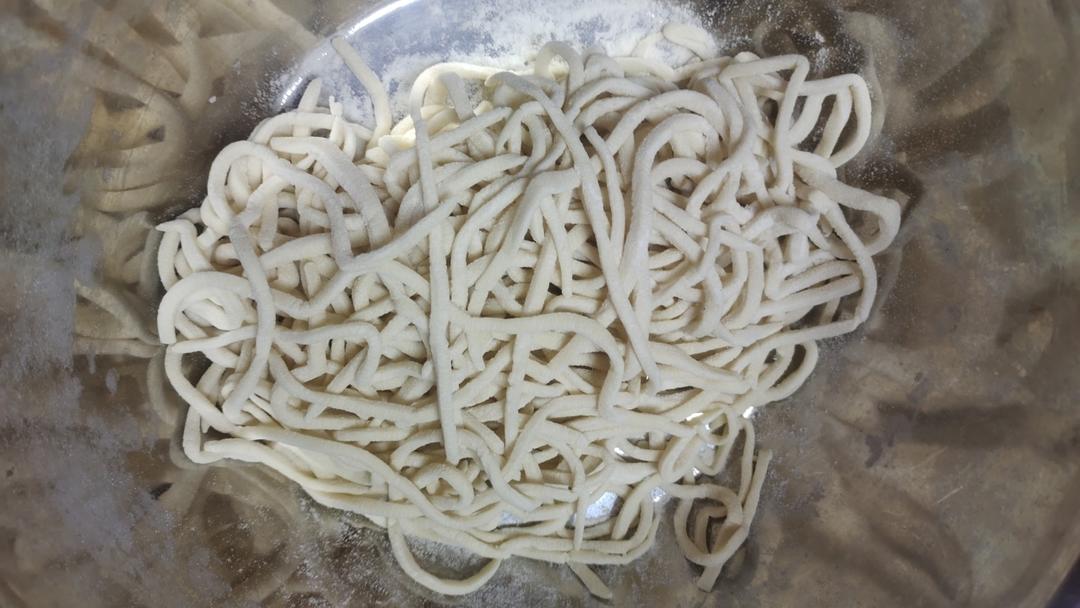 【小高姐】手擀肉臊面  手工做出口感劲道的擀面条