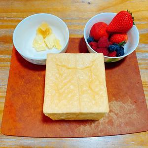 【樉樉的小厨房】复刻港式蜂蜜黄油厚多士 冰激凌吐司盒子的做法 步骤1