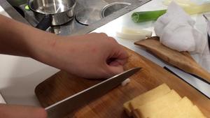 扎豆腐片味噌汤的做法 步骤4