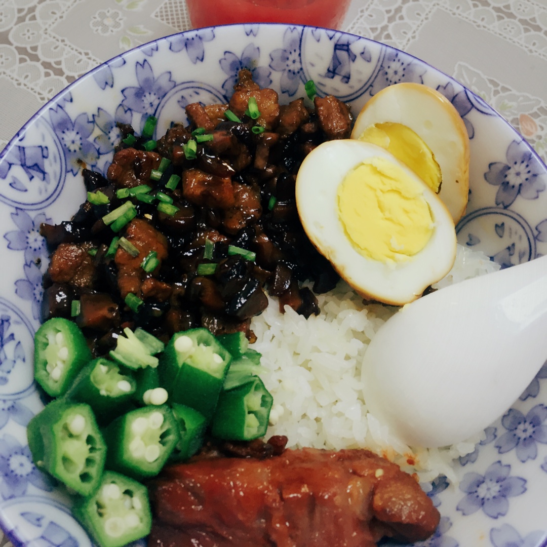洋葱酥卤肉饭