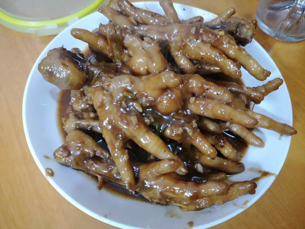 超级好吃下酒的炖鸡爪子