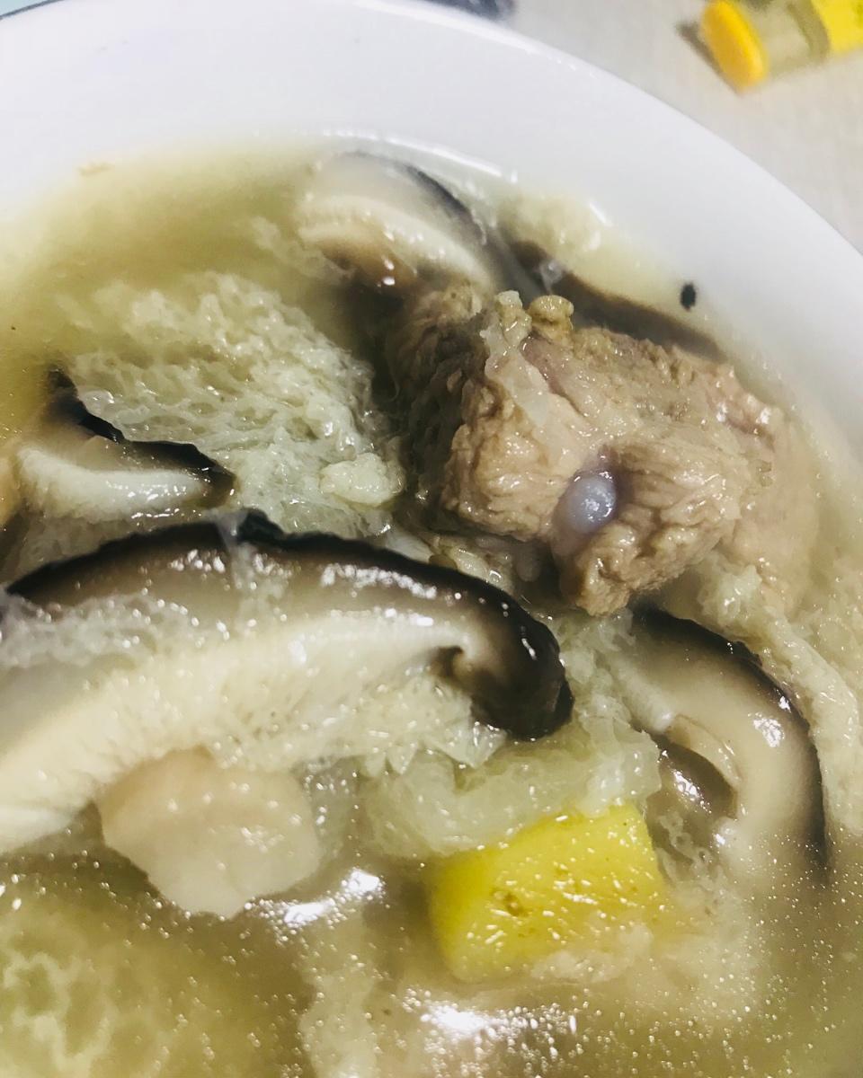 竹荪香菇排骨汤