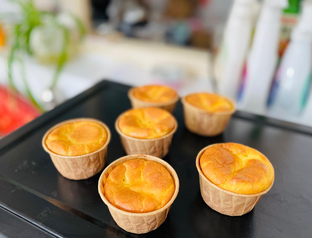 奶香馥郁的淡奶油纸杯戚风蛋糕🥧消耗淡奶油好办法