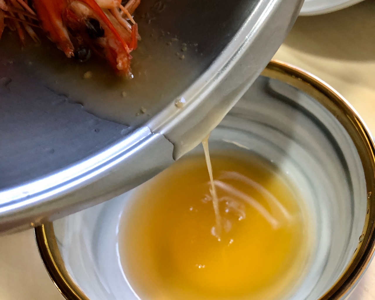 黑虎虾两吃~油焖大虾&虾头年糕的做法 步骤3