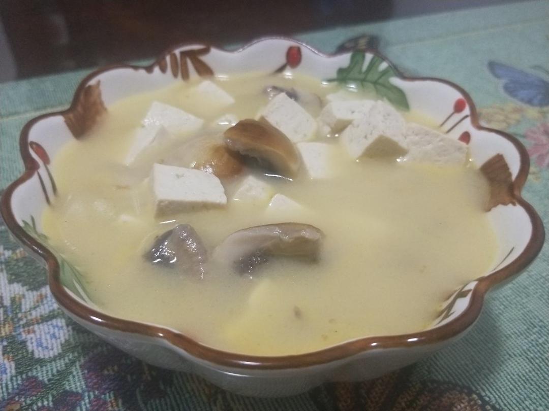 鲜掉眉毛口蘑汤