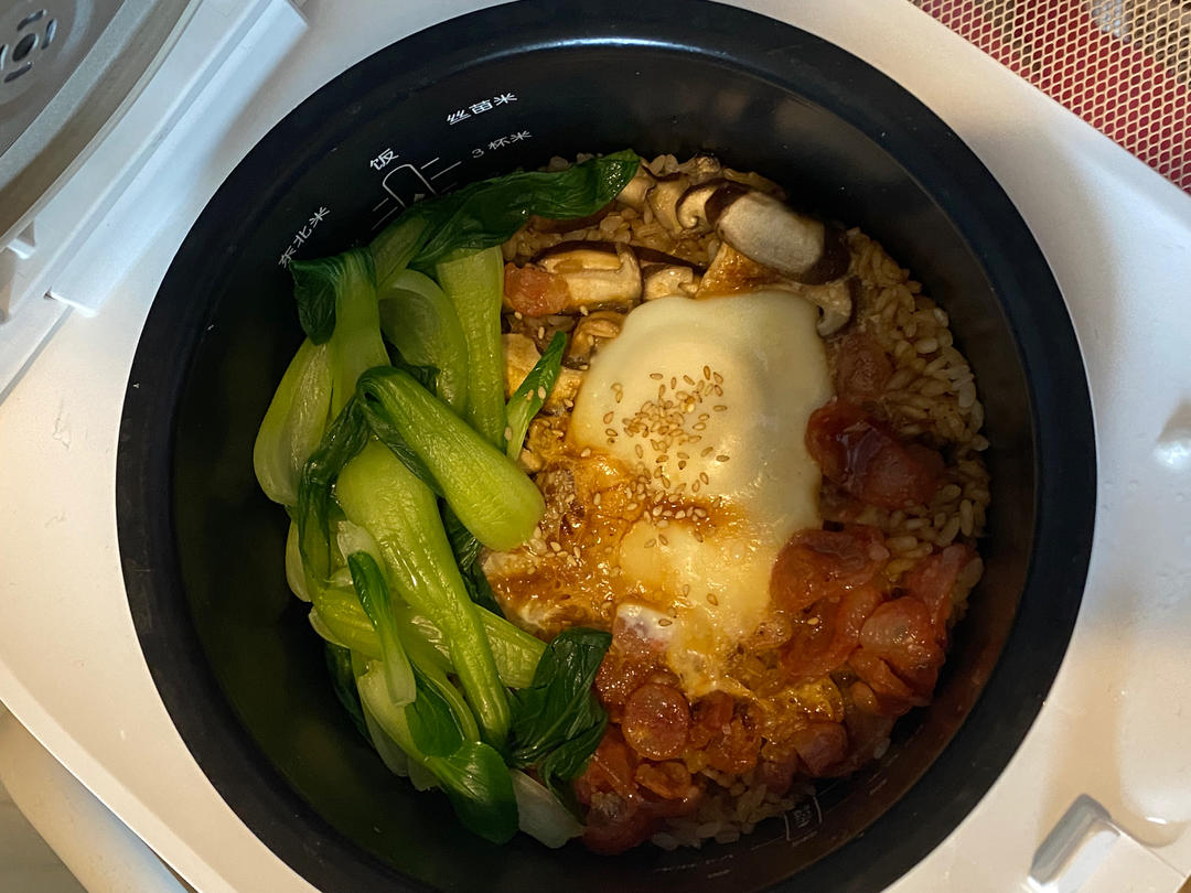 广式腊味煲仔饭（腊肠电饭锅版）