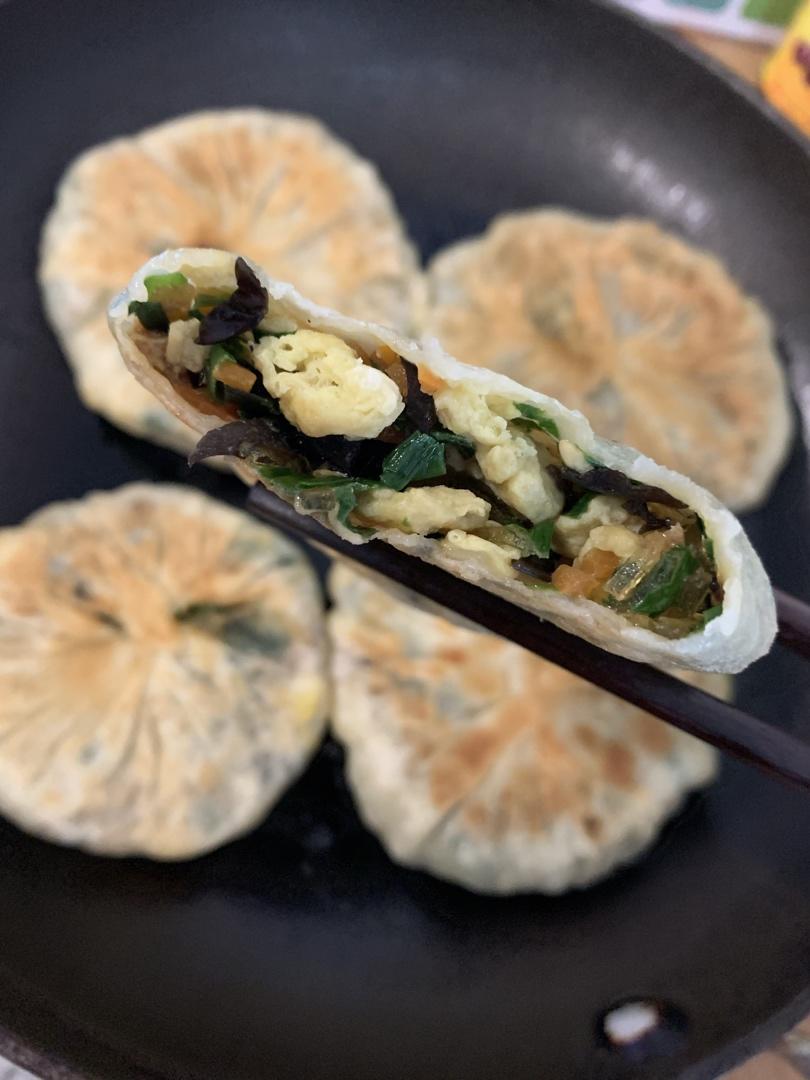 无需揉面的韭菜三鲜饼