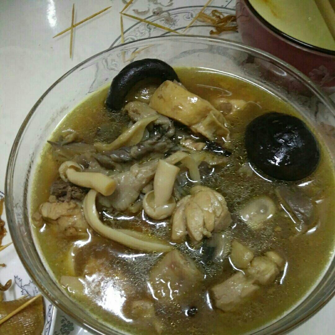 鸡腿炖蘑菇