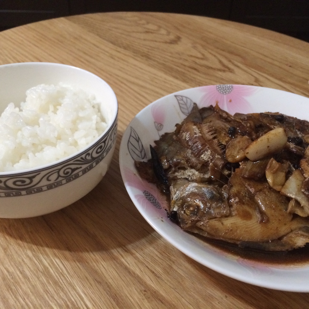 传统中式红烧平鱼