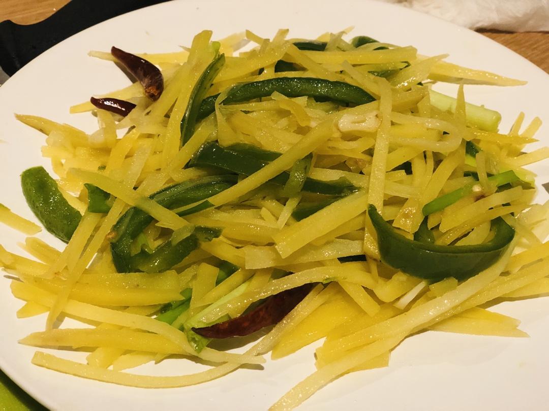 厨师长教你：“炝炒土豆丝”的家常做法，口感爽脆