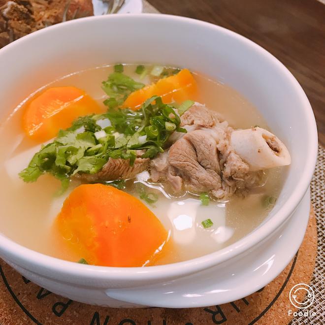 清炖新疆巴什拜羊腿汤的做法