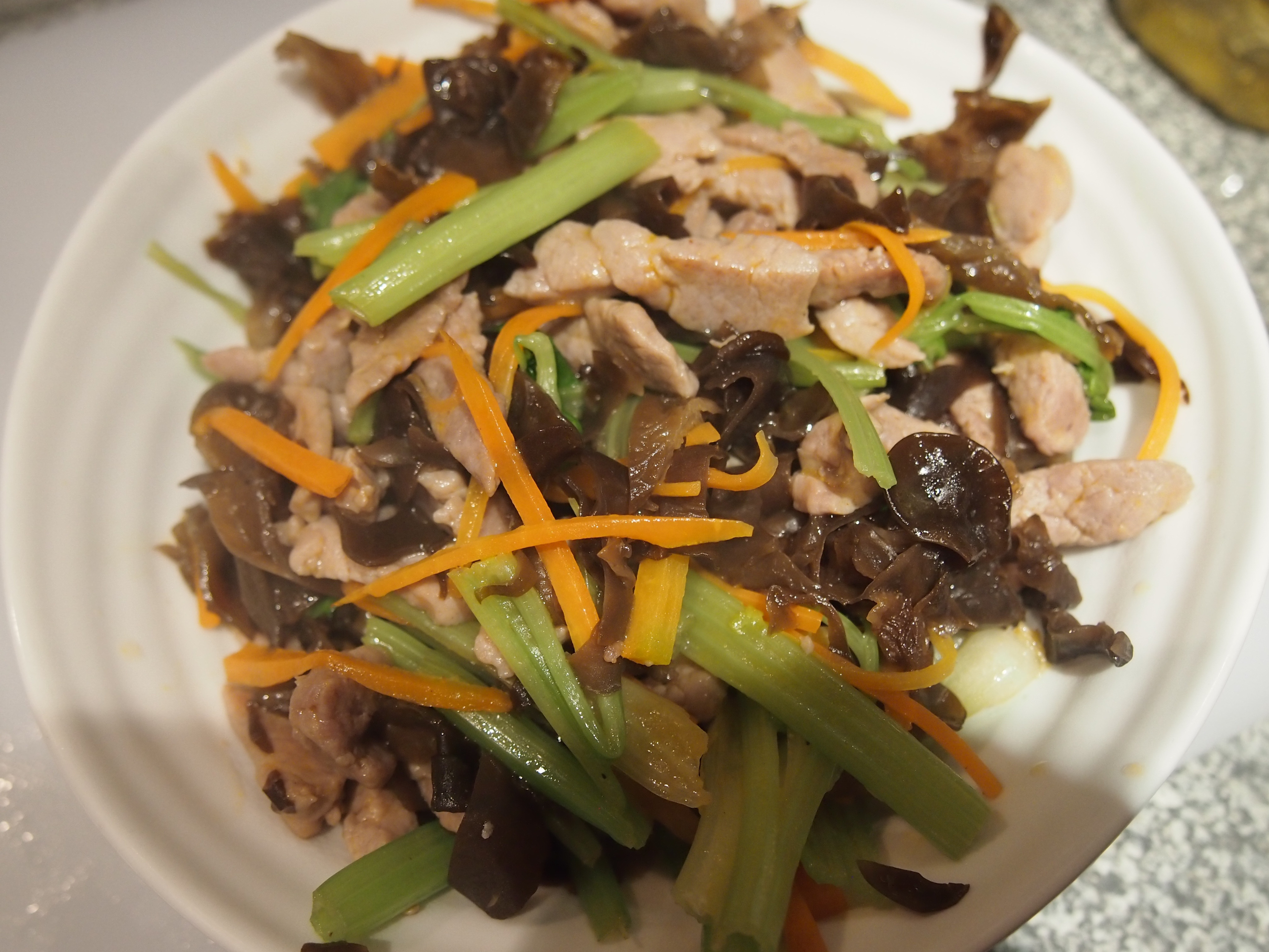 芹菜木耳炒肉丝