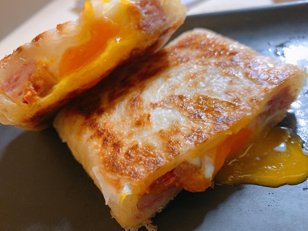 5分钟就能搞定的手抓饼早餐，酥到掉渣～