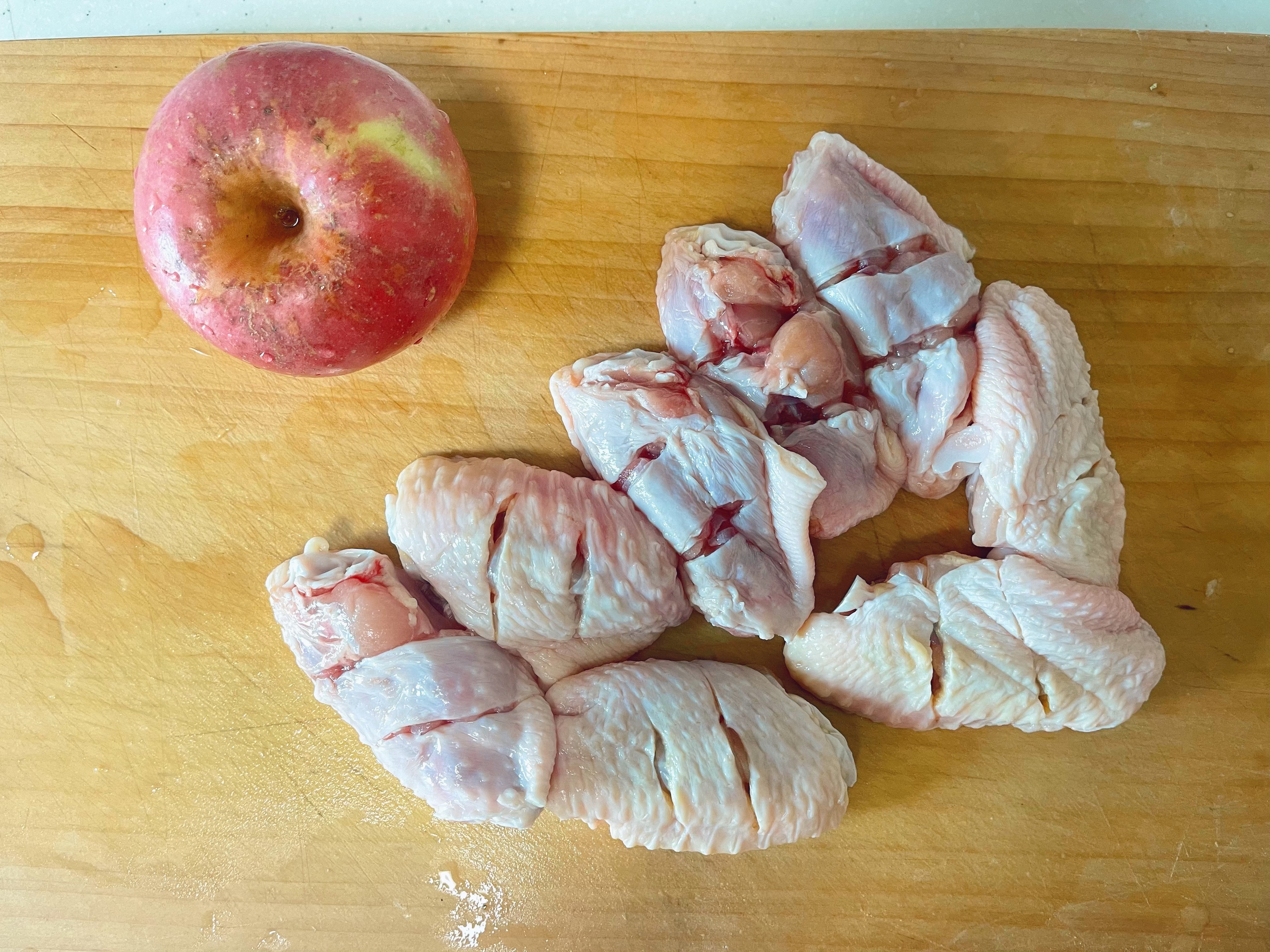 苹果烤鸡翅🍎的做法 步骤1