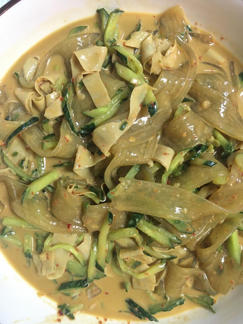 秒杀小夜市的麻酱流汁宽粉