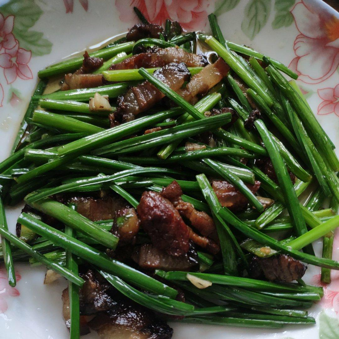 应季蔬菜，韭菜苔炒肉丝，这样做太费米饭了